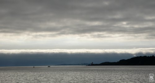 Goulet and linear clouds - Goulet et nuages linéaires