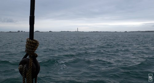 Île Vierge lighthouse seen from La Recouvrance - Le phare de l’Île Vierge vu de La Recouvrance