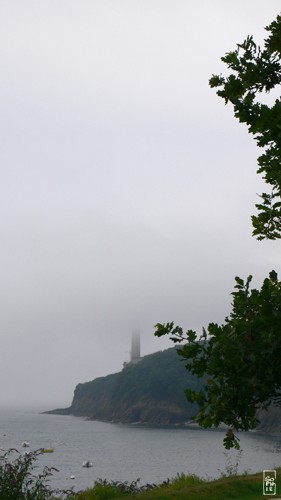 Lighthouse in the fog - Phare dans le brouillard