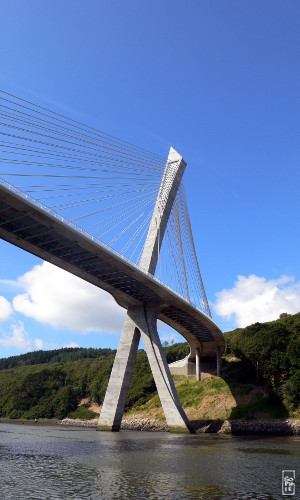 Terenez bridge pillar - Pilier du pont de Terenez