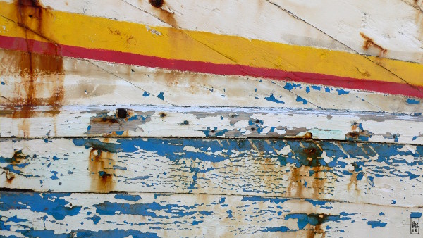 Abandoned boat hull - Coque de bateau abandonné