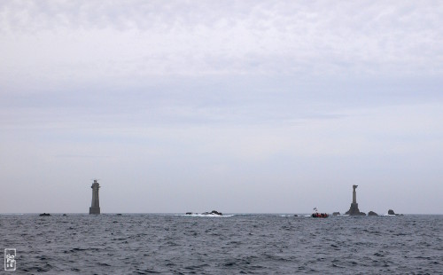 Nividic lighthouse and lifeboat - Phare de Nividic et canot de sauvetage