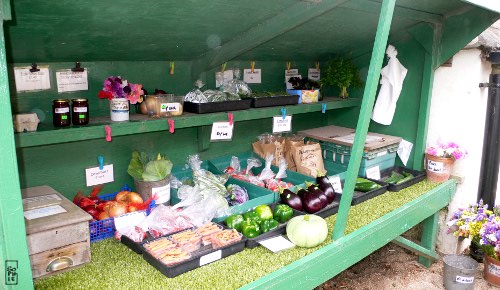 Local produce stall - Vente de produits locaux