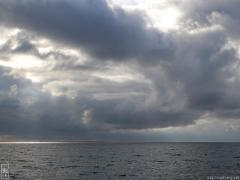 Île de Sein sous les nuages—1024×768 Île de Sein sous les nuages—1024×768