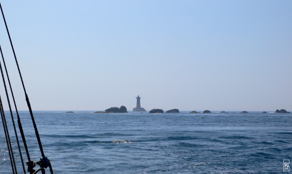 Le Four lighthouse and Argenton rocks - Phare du Four et rochers d’Argenton