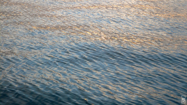Sunset colours on water - Couleurs du coucher de soleil sur l’eau