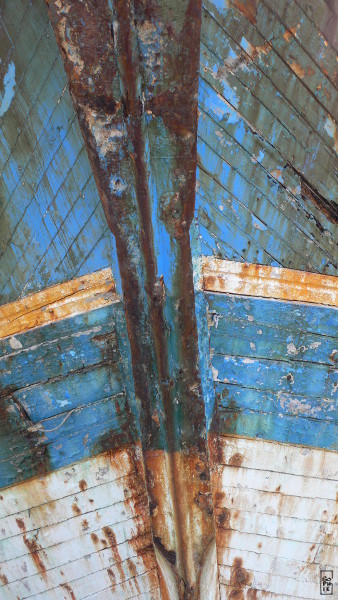 Abandoned boat stem - Étrave de bateau abandonné