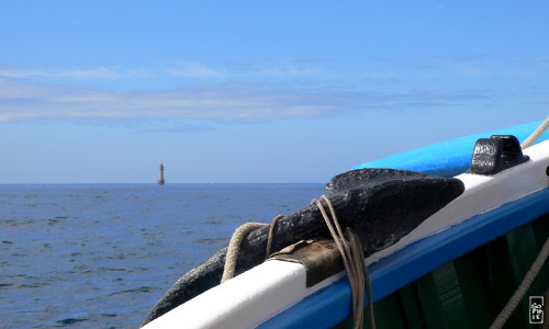 La Jument lighthouse on the horizon - Phare de La Jument sur l’horizon