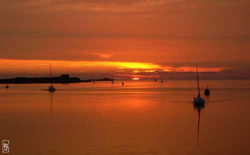 Boats coming back at sunset - Bateaux rentrant au coucher de soleil