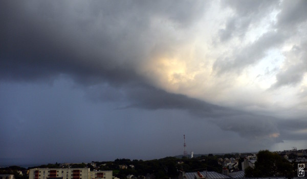 Lit-up storm cloud - Nuage d’orage illuminé