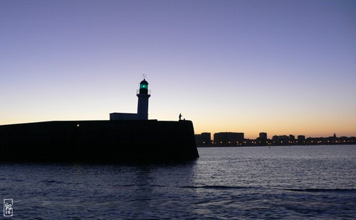 Fisherman on jetty - Pêcheur sur la jetée