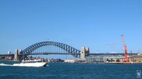 The Harbour Bridge seen from Darling Harbour - Le Harbour Bridge vu de Darling Harbour